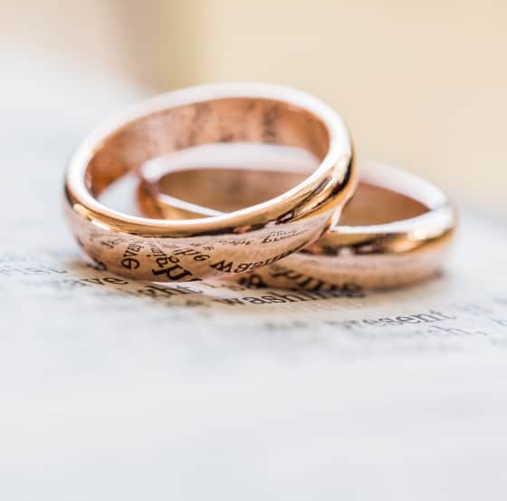 Picture of two rings signifying divorce